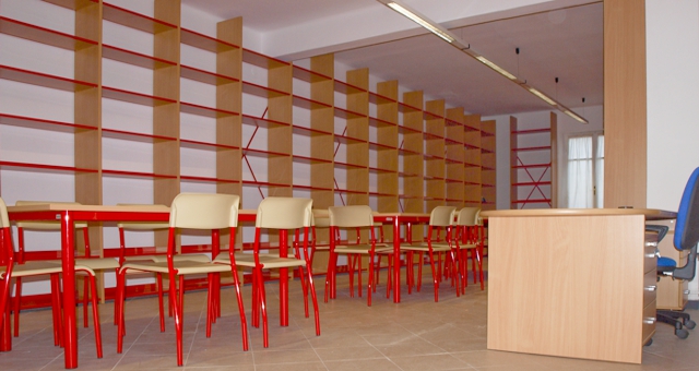 Furniture for libraries